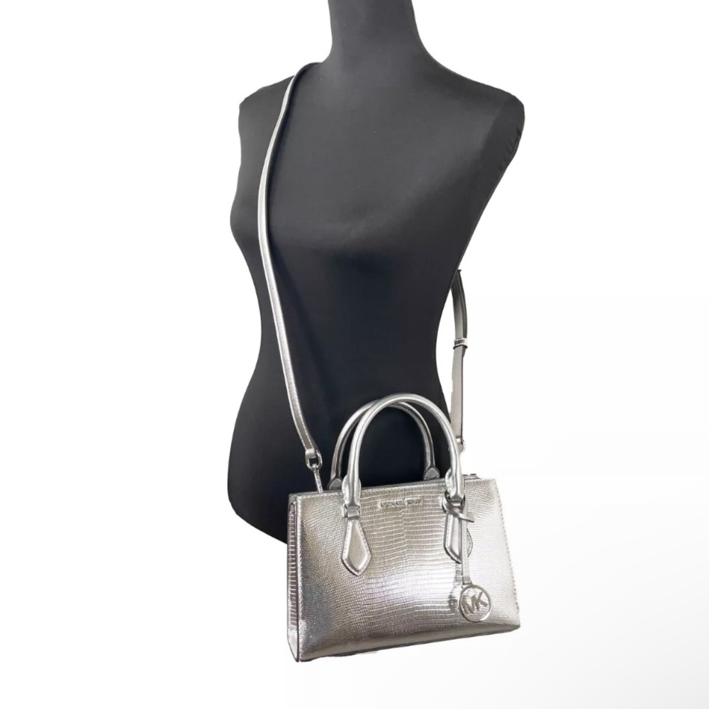 NWT Michael Kors Sheila Small Crossbody Satchel Purse Bag ♥️NEW IN PACKAGING♥️ - Picture 2 of 9